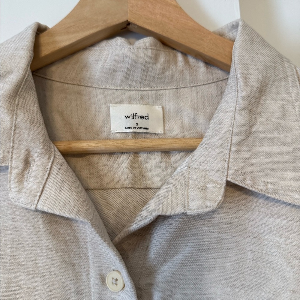Wilfred Light Beige Linen Cropped Button-Down Shirt - Picture 2 of 6